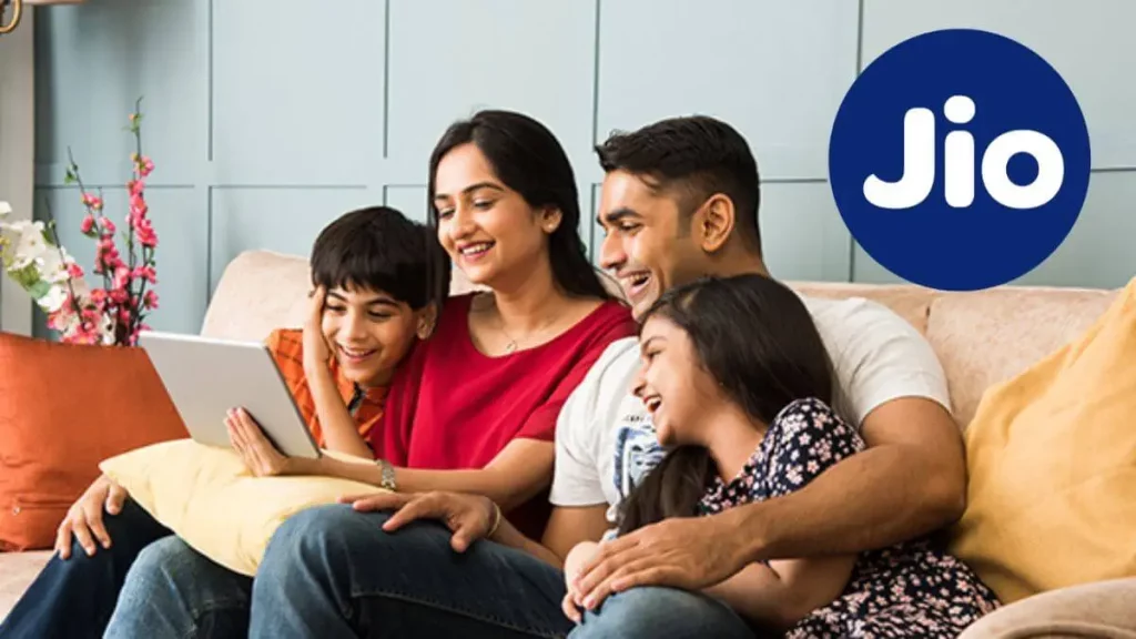 रिलायंस का नया Jio Family Recharge Plan, एक रिचार्ज से परिवार के 4 सदस्य उठा सकते हैं फायदा